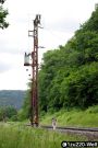 sehr marode wirkender Turmmast mit Transformator